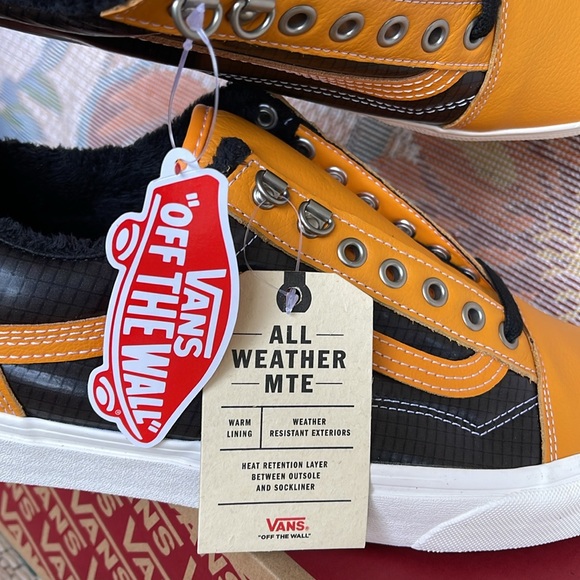 Vans Men’s Old Skool Mte (Mte) Apricot/Black
VN0A348F2NF
Sneakers All Weather - Picture 15 of 16